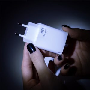 Caricabatterie Maxlife MXTC-09-45AC GaN PD QC con 1x USB-C 1x USB 45W bianco